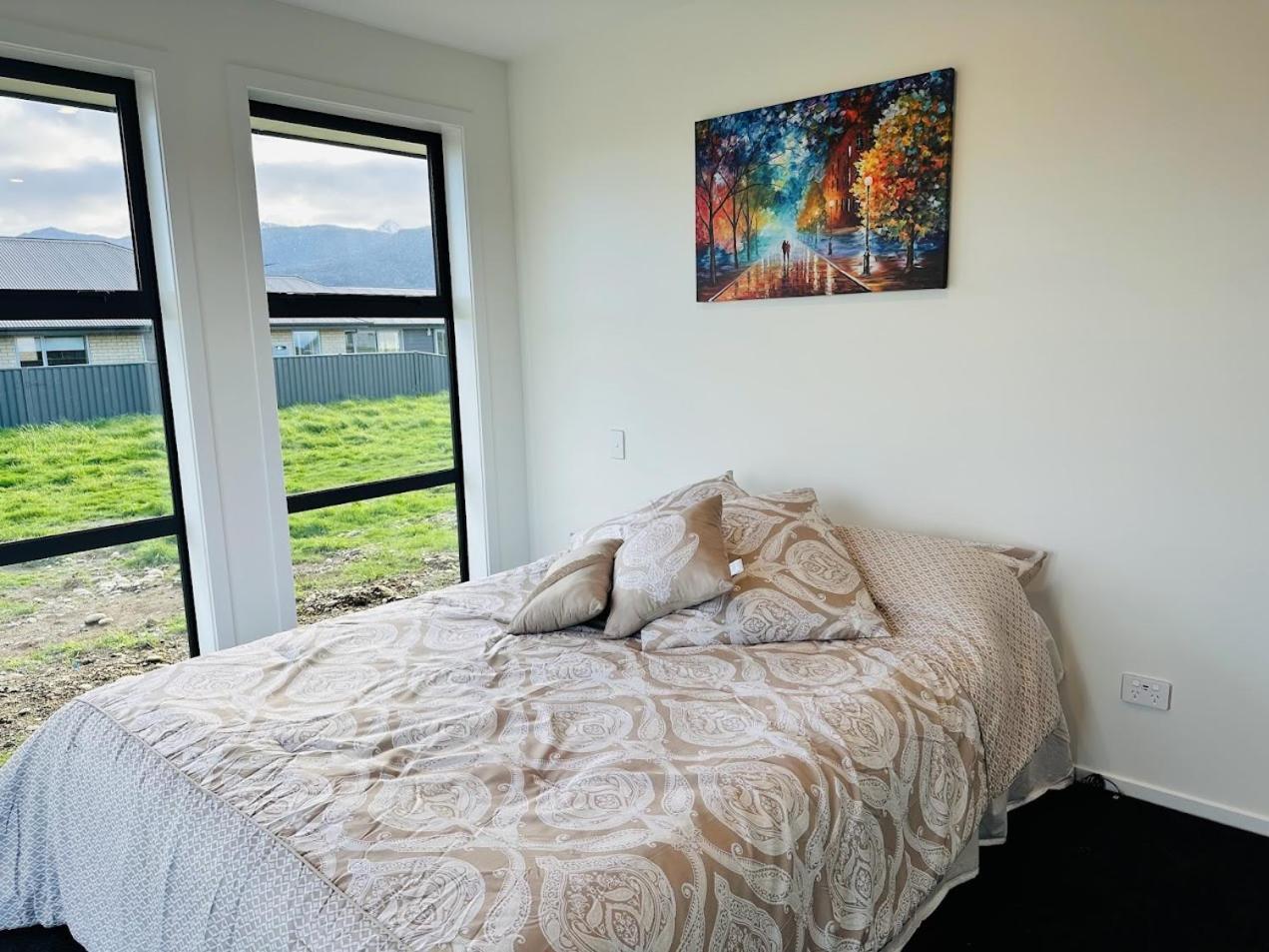 Holiday Home In Beautiful 테아나우 외부 사진